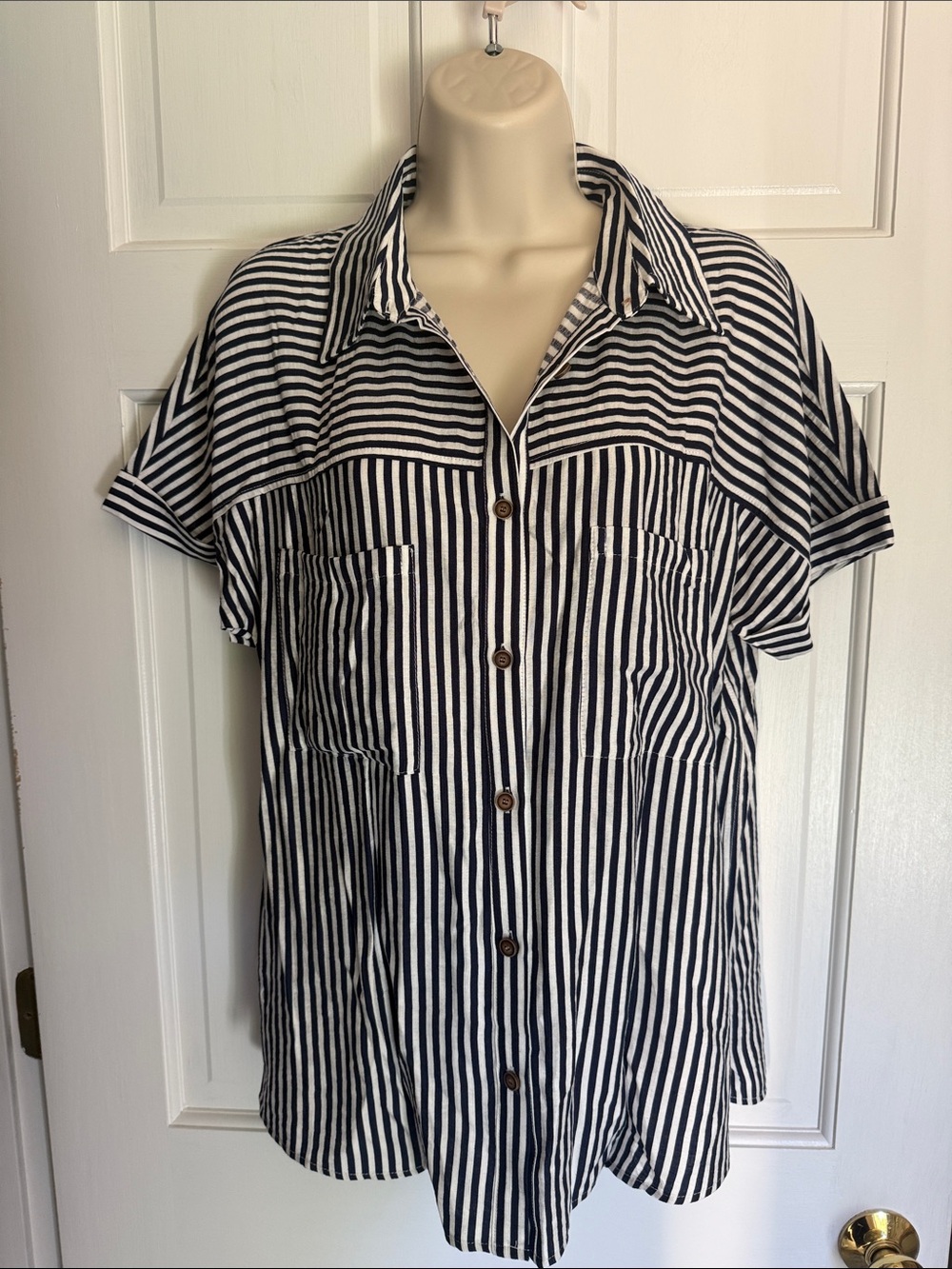 Kistore navy blue and white striped short sleeve button down shirt